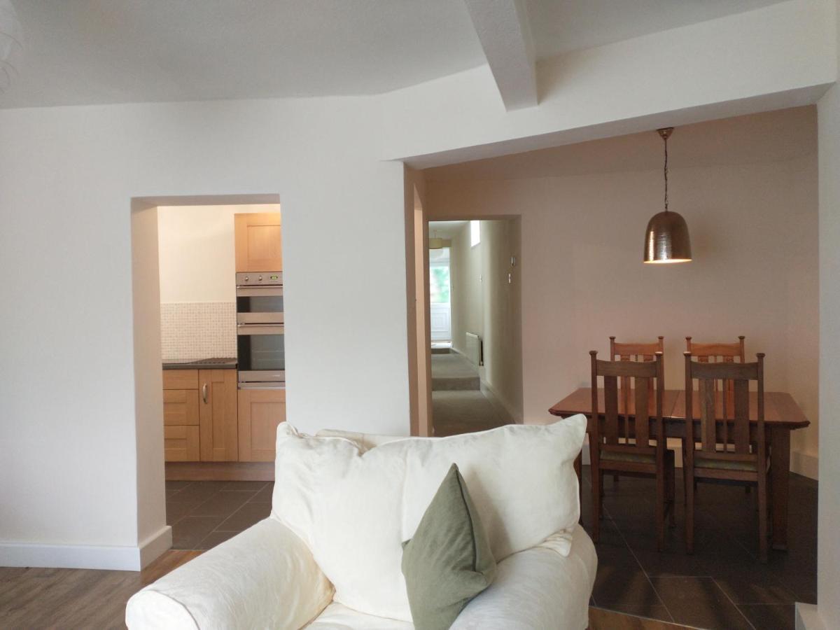 Spacious 2-Bed Apartment In 루틴 외부 사진