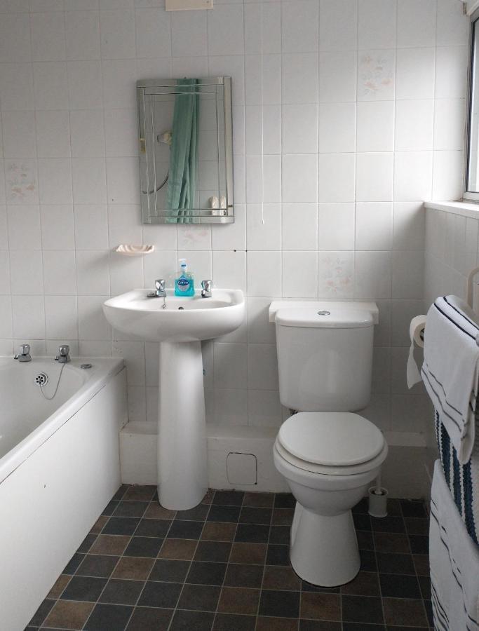 Spacious 2-Bed Apartment In 루틴 외부 사진